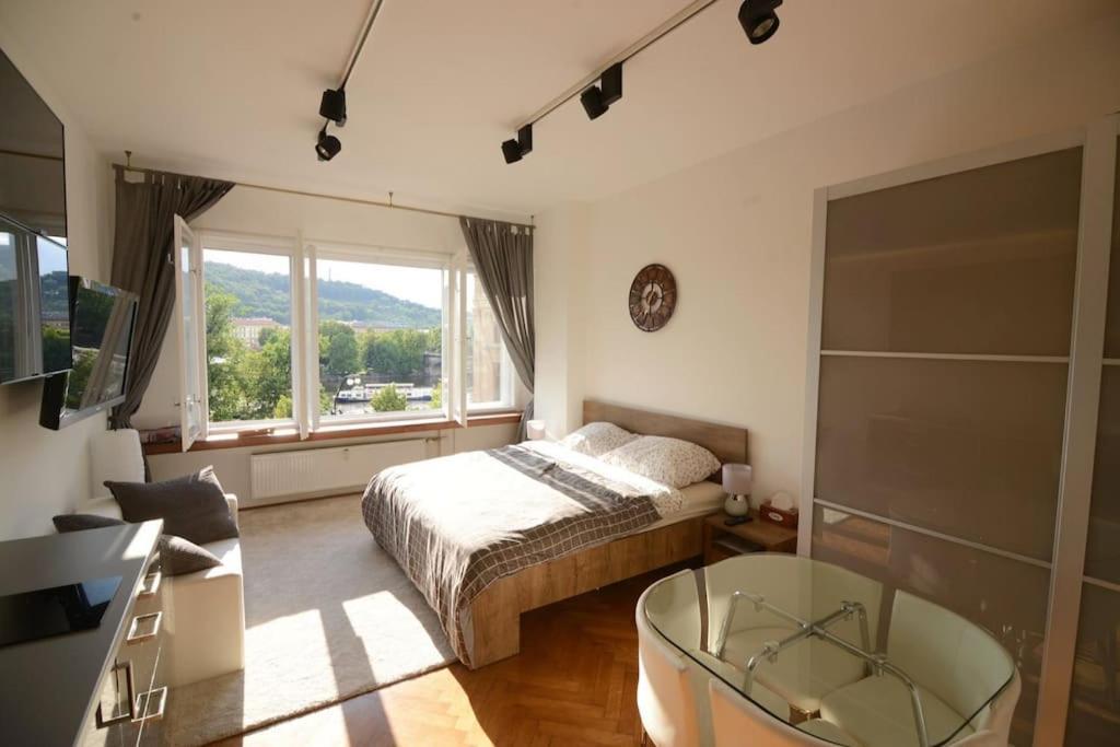 Fabulous River View Studio In The Heart Of Praga Esterno foto